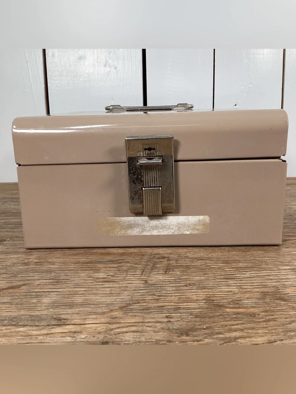 Vintage Beige Metal Lock Box 8